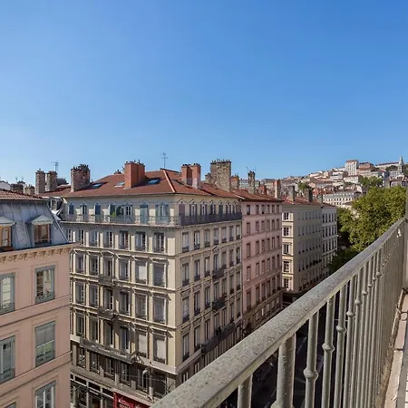 Like Home - The View * Lyon